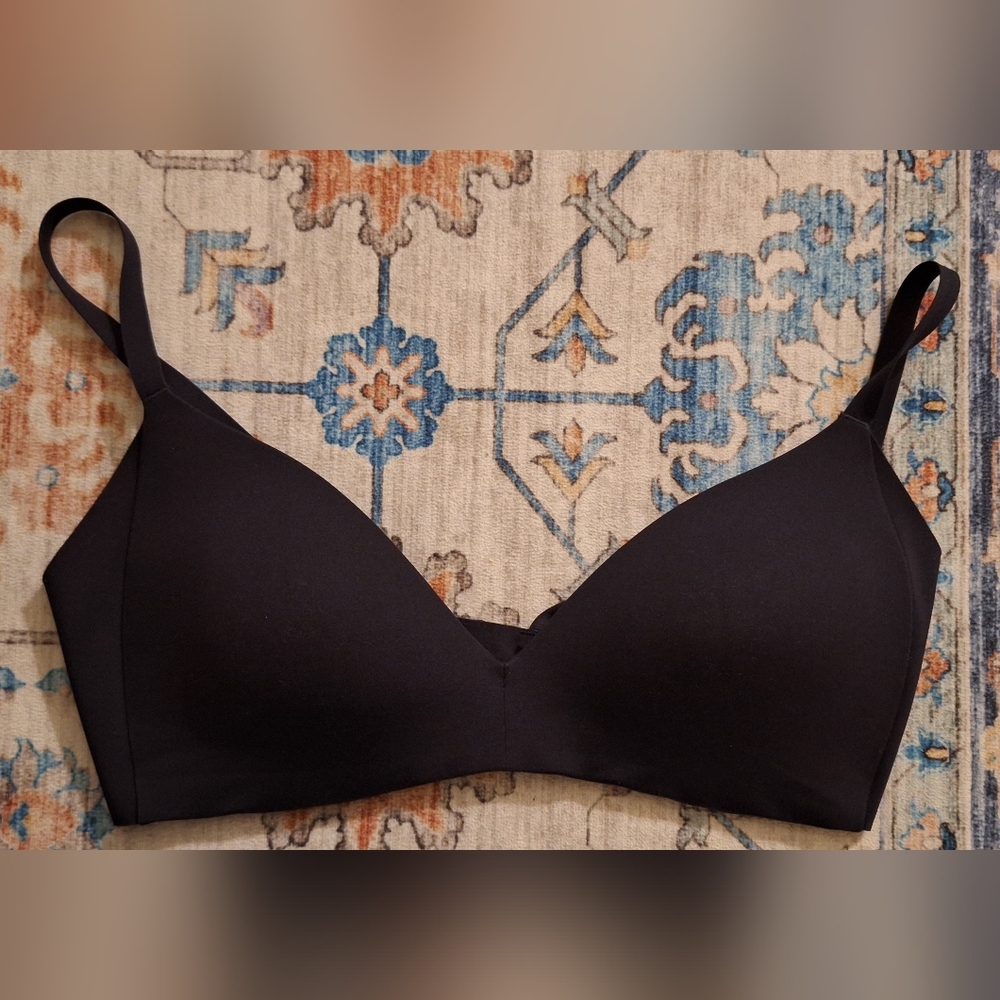lululemon athletica Black Seamless Wireless Bra